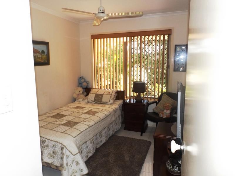 6 Bushlark Ave, Eli Waters QLD 4655