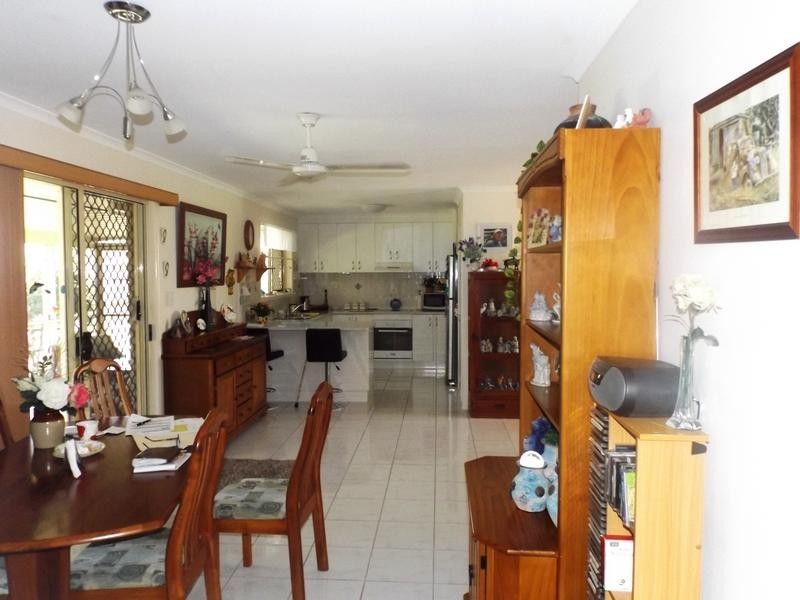 6 Bushlark Ave, Eli Waters QLD 4655