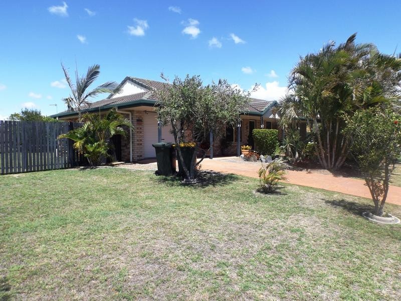 6 Bushlark Ave, Eli Waters QLD 4655