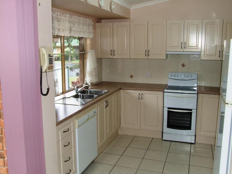 22 Hamer Dr, Urangan QLD 4655