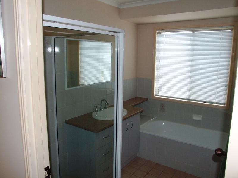 22 Hamer Dr, Urangan QLD 4655