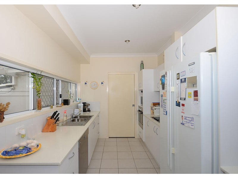 8/ 71 Elizabeth St, Urangan QLD 4655