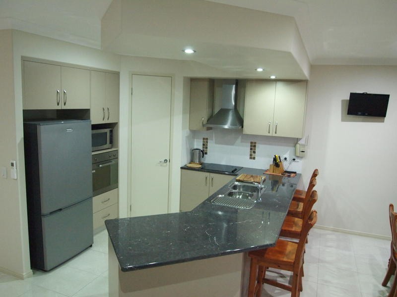 8 Lygon Ct, Urraween QLD 4655