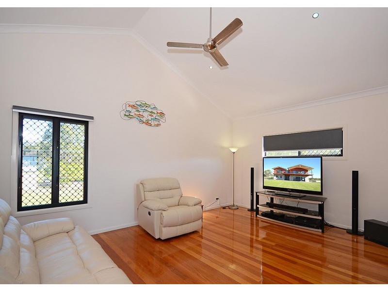 27 Beacon Rd, Booral QLD 4655