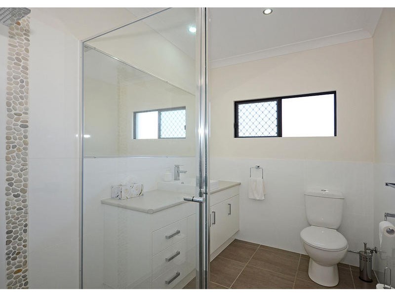 27 Beacon Rd, Booral QLD 4655