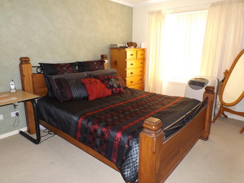 6 Kestrel Ct, Eli Waters QLD 4655