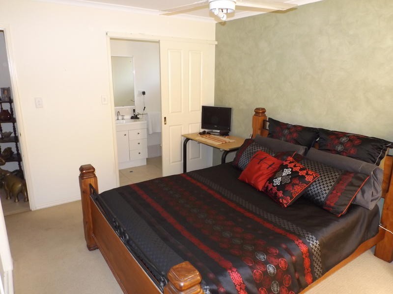 6 Kestrel Ct, Eli Waters QLD 4655