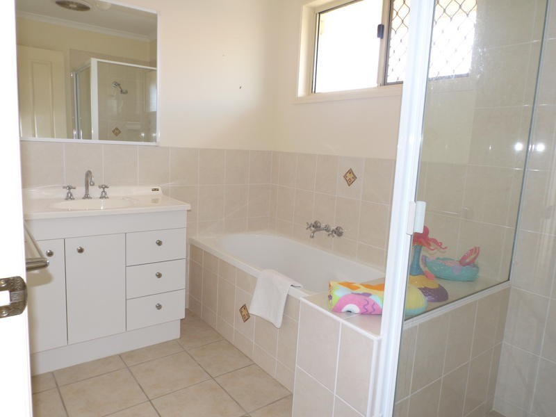 6 Kestrel Ct, Eli Waters QLD 4655