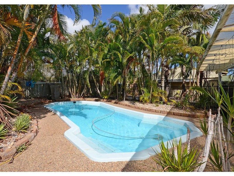 91 Urangan St, Torquay QLD 4655