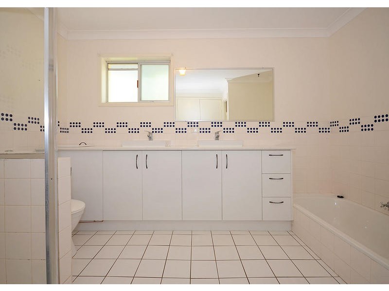 91 Urangan St, Torquay QLD 4655