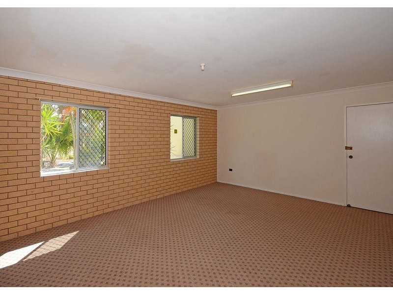 91 Urangan St, Torquay QLD 4655