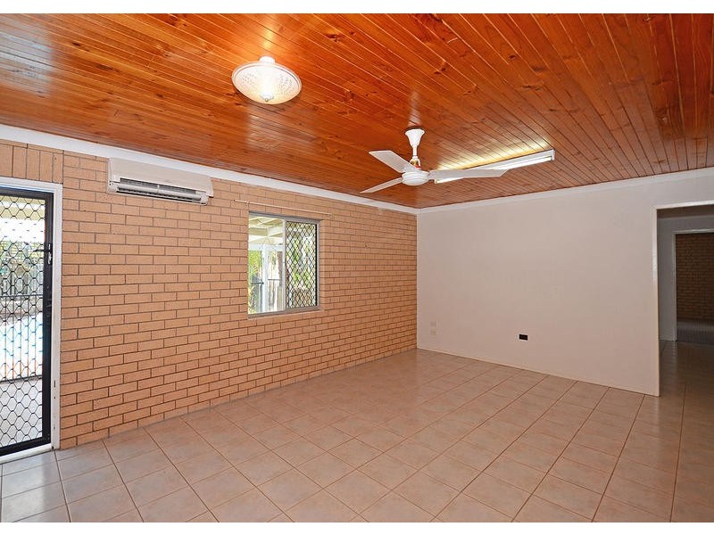 91 Urangan St, Torquay QLD 4655