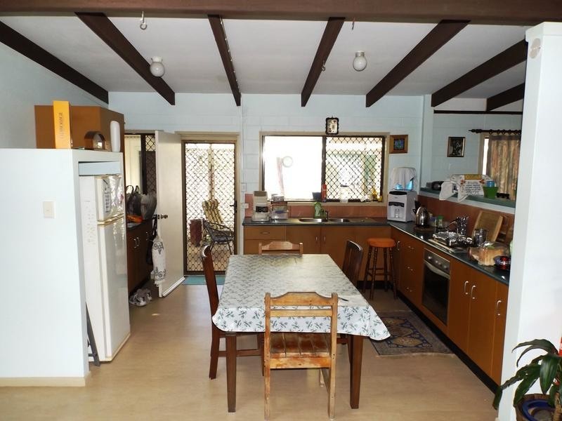 30 Drummond St, Urangan QLD 4655