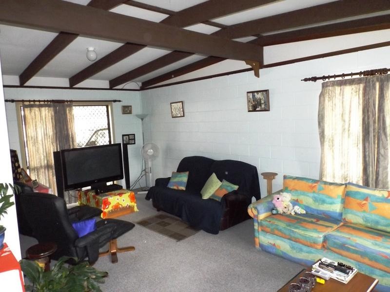 30 Drummond St, Urangan QLD 4655