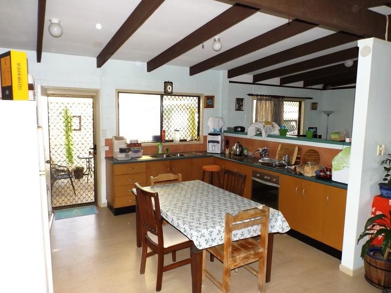 30 Drummond St, Urangan QLD 4655