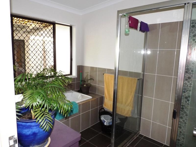 30 Drummond St, Urangan QLD 4655