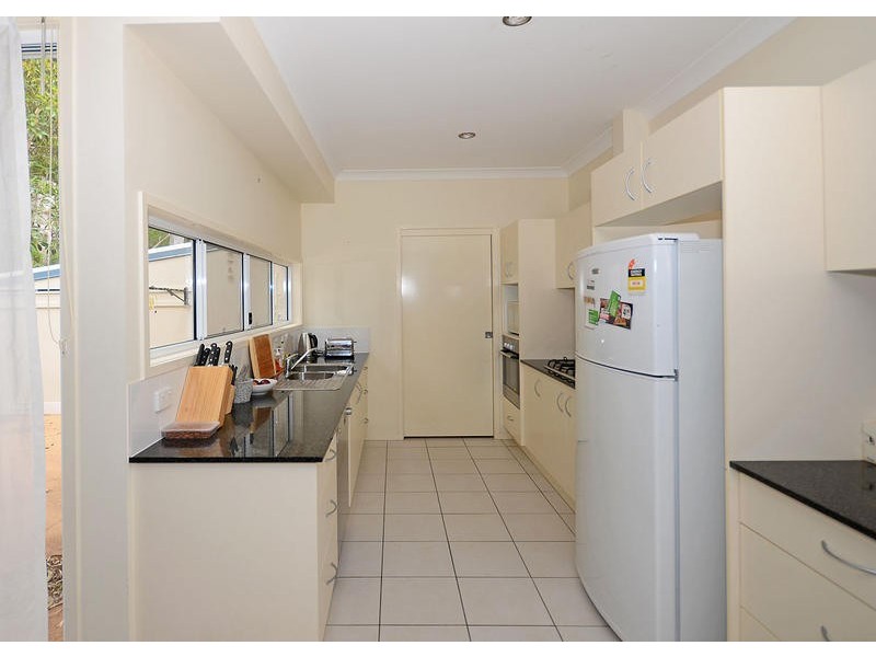 1/ 71 Elizabeth St, Urangan QLD 4655