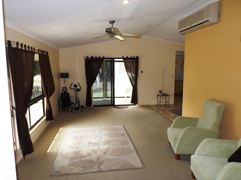 5 Skinner Cr, Urangan QLD 4655