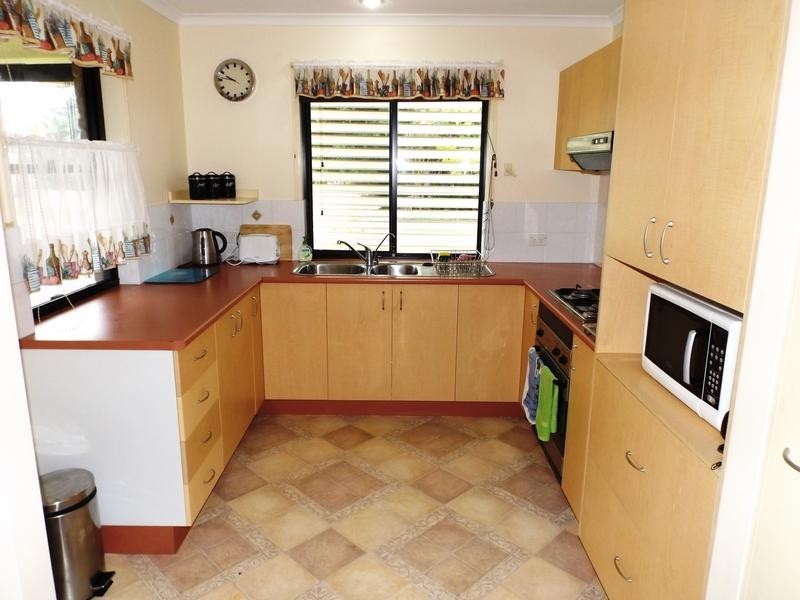 5 Skinner Cr, Urangan QLD 4655