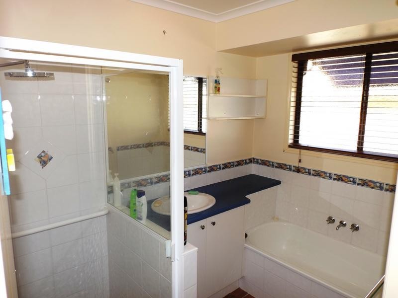 5 Skinner Cr, Urangan QLD 4655