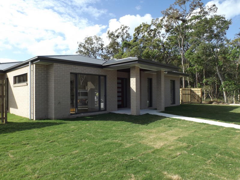 1 Chani Close, Urangan QLD 4655