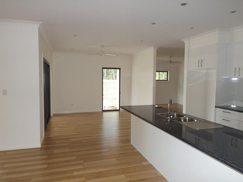 1 Chani Close, Urangan QLD 4655