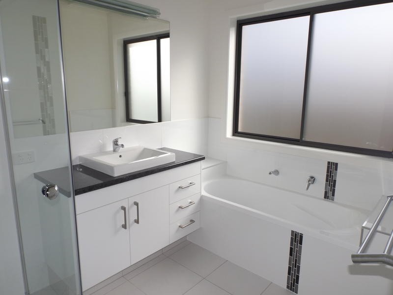 1 Chani Close, Urangan QLD 4655
