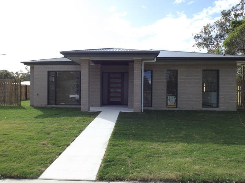 1 Chani Close, Urangan QLD 4655