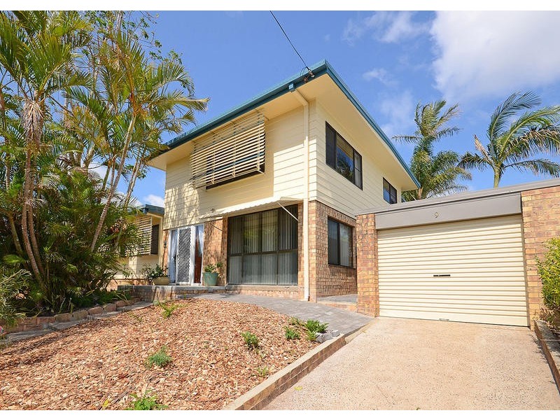 9 Barry St, Torquay QLD 4655