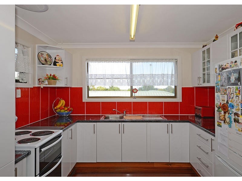 9 Barry St, Torquay QLD 4655