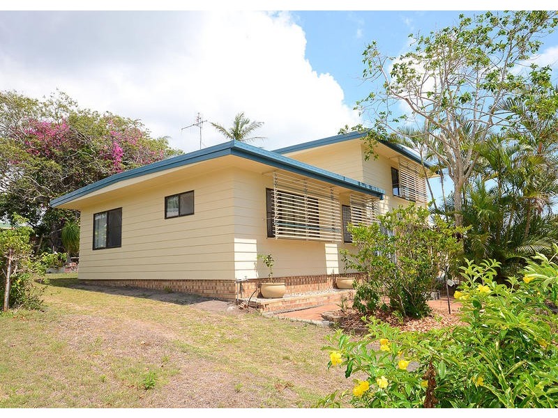 9 Barry St, Torquay QLD 4655