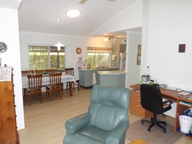 6 / 59 Truro St, Torquay QLD 4655