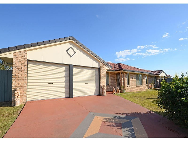 4 Isis Crt, Eli Waters QLD 4655
