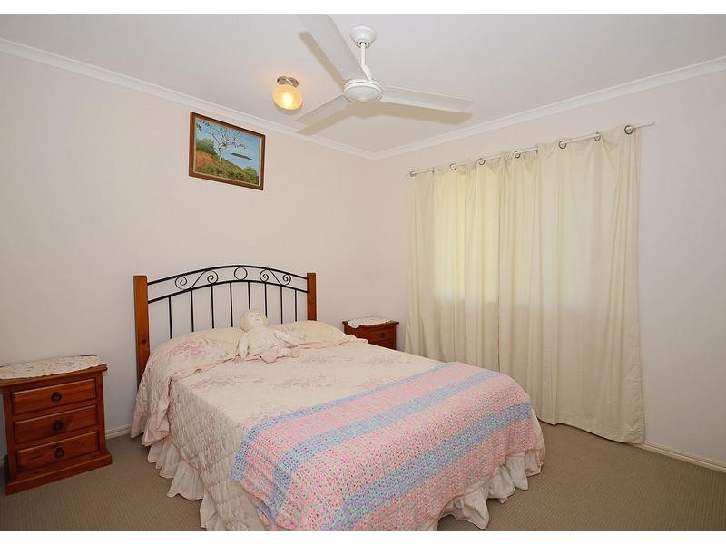 4 Isis Crt, Eli Waters QLD 4655