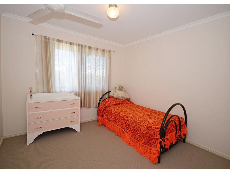 4 Isis Crt, Eli Waters QLD 4655