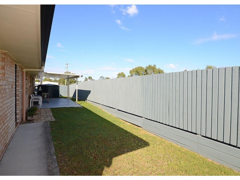 4 Isis Crt, Eli Waters QLD 4655