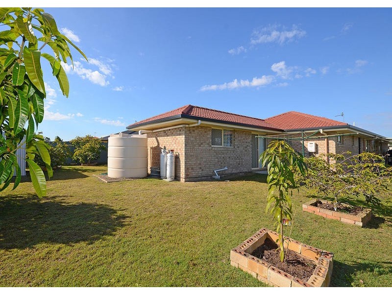 4 Isis Crt, Eli Waters QLD 4655