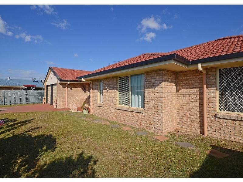 4 Isis Crt, Eli Waters QLD 4655