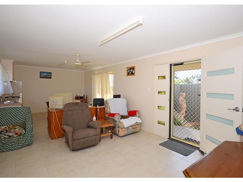 4 Isis Crt, Eli Waters QLD 4655