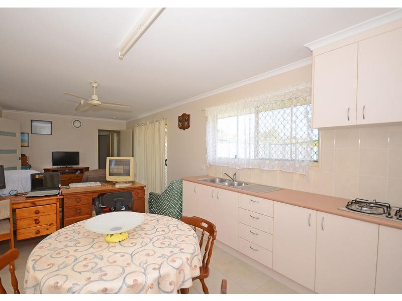 4 Isis Crt, Eli Waters QLD 4655