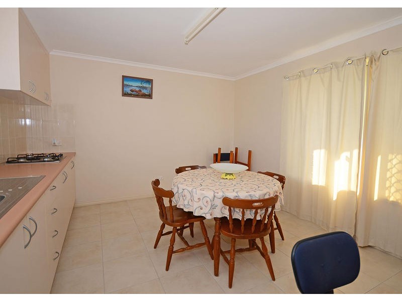 4 Isis Crt, Eli Waters QLD 4655