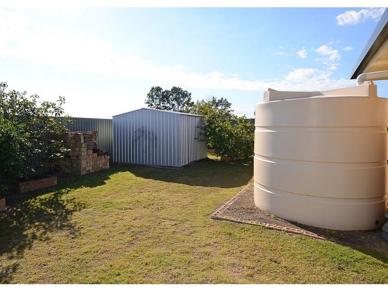 4 Isis Crt, Eli Waters QLD 4655