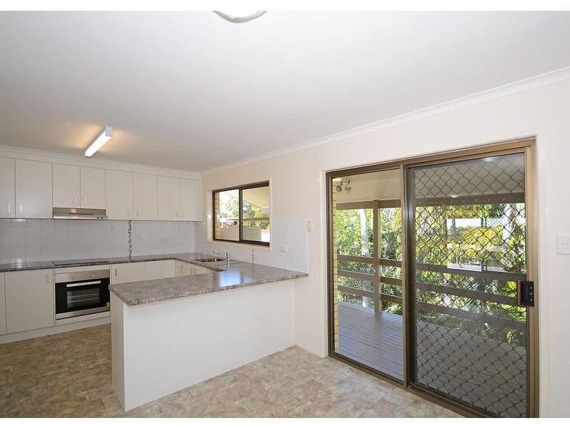 651 Boat Harbour Dr, Urangan QLD 4655