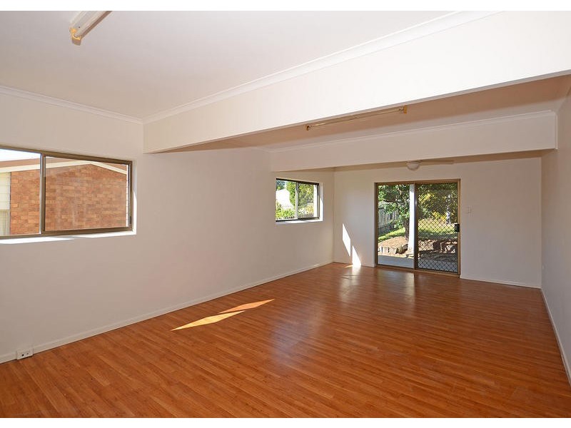 651 Boat Harbour Dr, Urangan QLD 4655