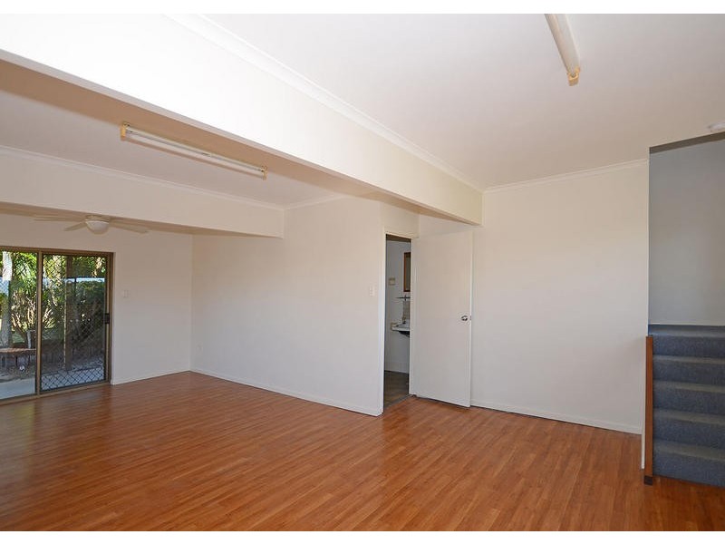 651 Boat Harbour Dr, Urangan QLD 4655