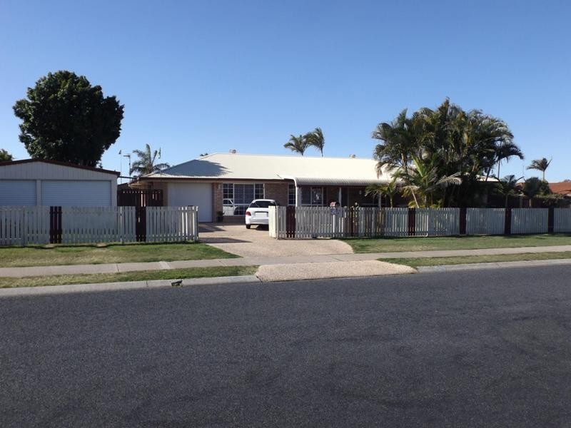 54 Moolyyir St, Urangan QLD 4655
