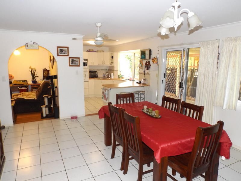 54 Moolyyir St, Urangan QLD 4655