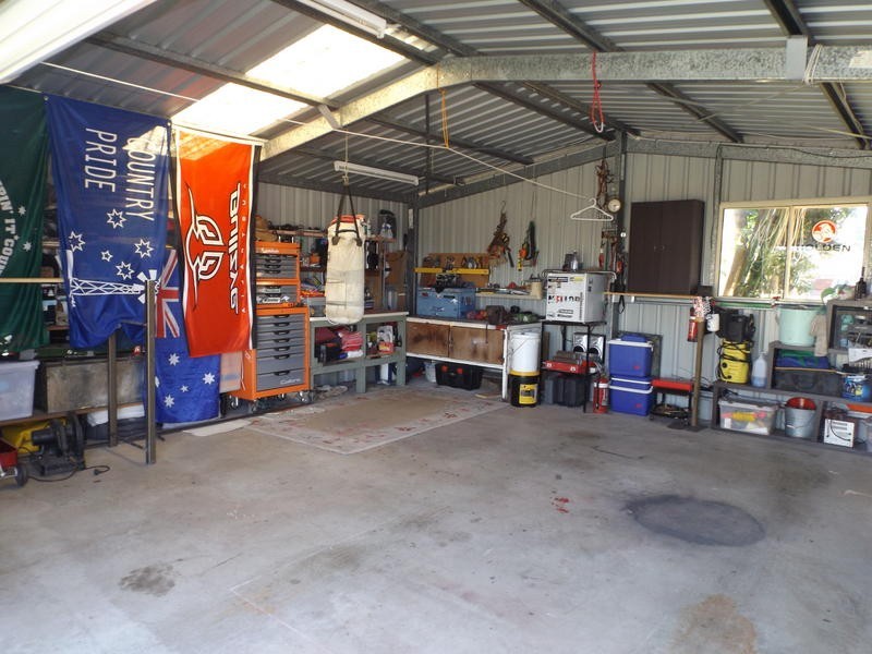 54 Moolyyir St, Urangan QLD 4655