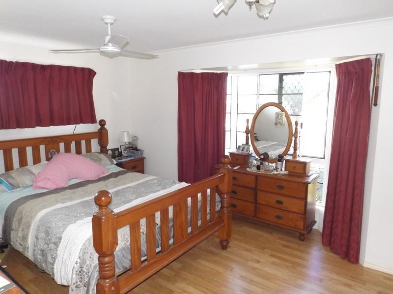54 Moolyyir St, Urangan QLD 4655