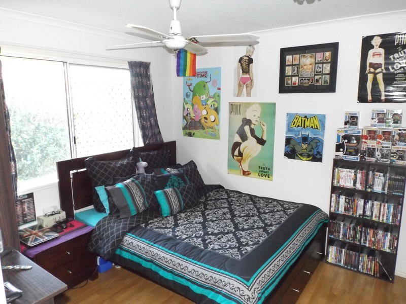 54 Moolyyir St, Urangan QLD 4655